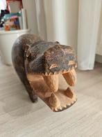 Houten Hippo Beeld, Ophalen