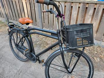 Mat zwarte transsportfiets van CARGO beschikbaar voor biedingen