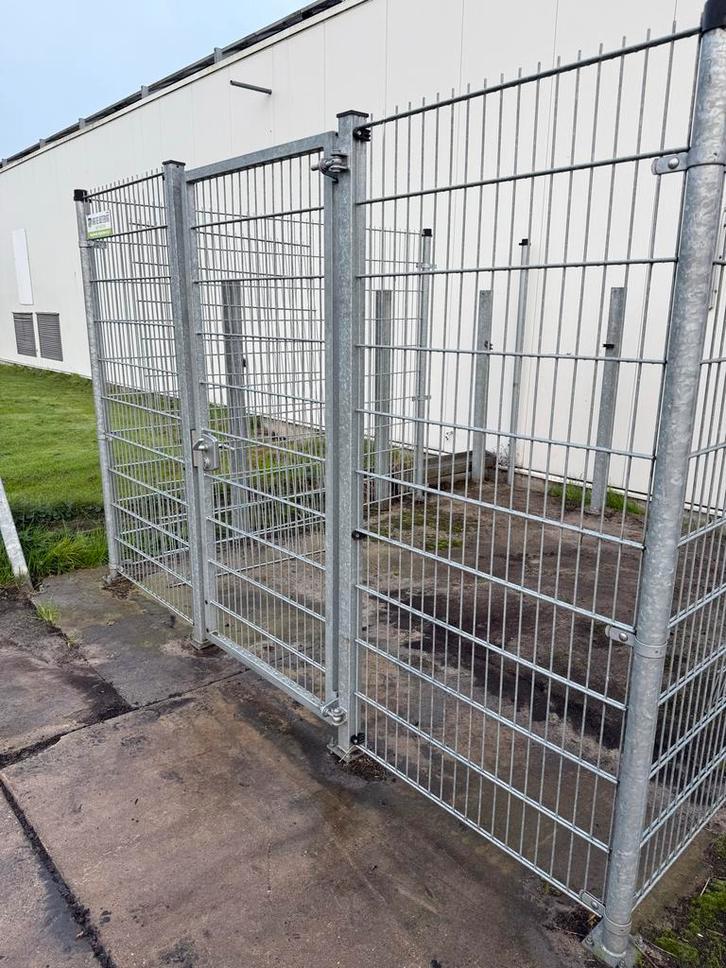 Hekwerk, hondenhok met slot, deur en palen - IJsselmuiden, Tuin en Terras, Tuinhekken en Hekwerk, Zo goed als nieuw, Dubbelstaafmat hekwerk