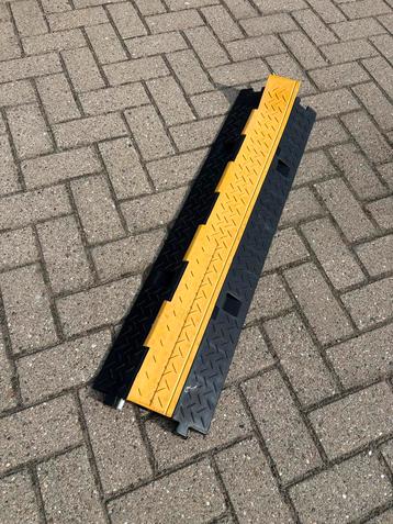 Kabelgoot 100cm - Bescherm je kabels! beschikbaar voor biedingen
