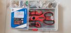 Nieuwe klusdoos met gereedschap en materialen zoals spijkers, Ophalen of Verzenden, Nieuw