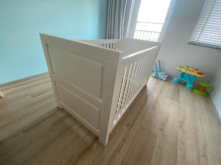 Te koop: Interbaby Malibu ledikant + junior ombouw (70x140), Kinderen en Baby's, Kinderkamer | Bedden, Zo goed als nieuw, 140 tot 160 cm
