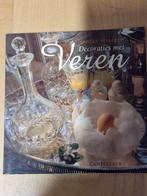 Decoraties met Veren - Inspiratieboek, Ophalen of Verzenden, Zo goed als nieuw, Geschikt voor kinderen, Anneke Vestering