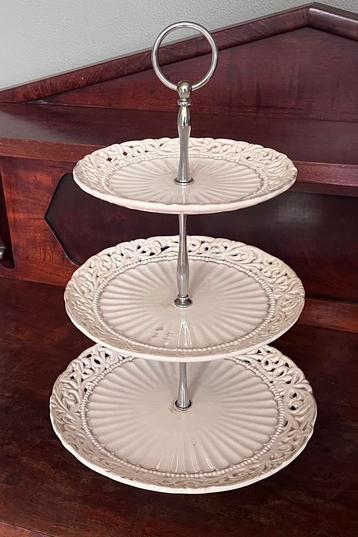 Elegant 3-laags etagère beschikbaar voor biedingen