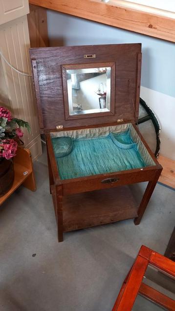 Antiek Toilettafeltje met Spiegel beschikbaar voor biedingen