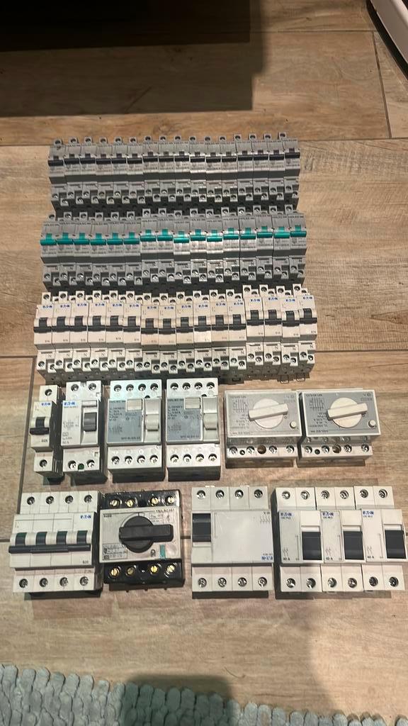 Diverse Eaton Holec automaten, Doe-het-zelf en Verbouw, Elektra en Kabels, Gebruikt, Schakelaar, Ophalen of Verzenden