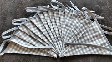 Vlaggenlijn GRIJS WITTE RUIT (5 meter) beschikbaar voor biedingen