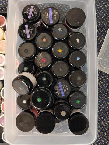 kleur acrylpoeder voor nagels beschikbaar voor biedingen