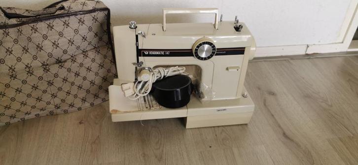 Naaimachine VENDOMATIC 147 werkt goed, Hobby en Vrije tijd, Naaimachines en Toebehoren, Zo goed als nieuw, Naaimachine, Overige merken