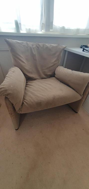 2 Cassina Palmaria fauteuils van Vico Magistretti beschikbaar voor biedingen