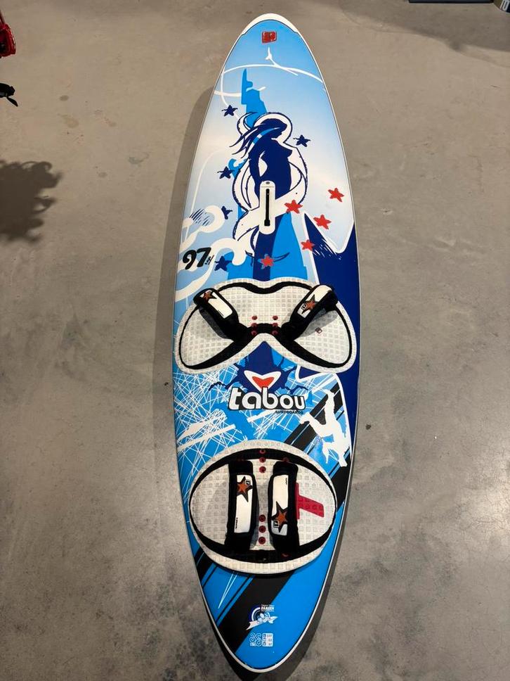 Tabou 3S - 97L, Watersport en Boten, Windsurfen, Gebruikt, Plank, Minder dan 250 cm, Met vin(nen), Ophalen