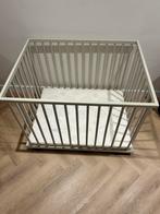 Vierkante babybox beige met wieltjes, Kinderen en Baby's, Boxen, Ophalen of Verzenden, Gebruikt, Vierkant, Wieltjes