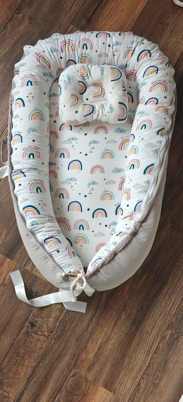 Babynest regenboog beschikbaar voor biedingen