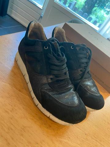 Zwarte sneakers Unisa beschikbaar voor biedingen