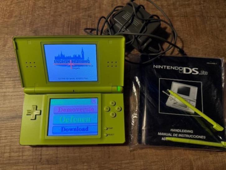 Nintendo DS Lite, Spelcomputers en Games, Spelcomputers | Nintendo DS, Zo goed als nieuw, DS Lite, Groen, Ophalen