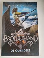 John Flanagan - De outsiders, Ophalen of Verzenden, Zo goed als nieuw, John Flanagan