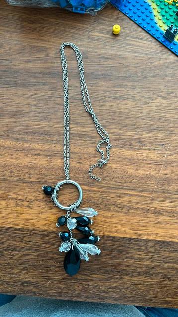 Ketting met grote bedel beschikbaar voor biedingen