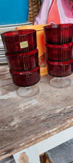 Vintage Luminarc rode glaasjes op voet, Huis en Inrichting, Keuken | Servies, Nieuw, Ophalen of Verzenden
