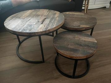 3 Houten Tafeltjes beschikbaar voor biedingen