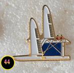 Pin Catamaran, Verzenden, Gebruikt