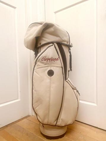 Prachtige Cleveland golftas met twee regencaps en draagband beschikbaar voor biedingen