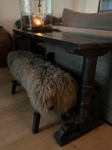 Sidetable oud hergebruikt hout India imperfect sober sleets beschikbaar voor biedingen