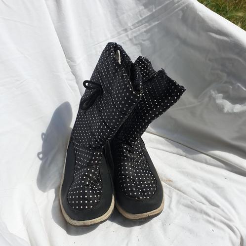 Zwarte snowboots, witte stippen. Mt 31., Kinderen en Baby's, Kinderkleding | Schoenen en Sokken, Zo goed als nieuw, Laarzen, Meisje