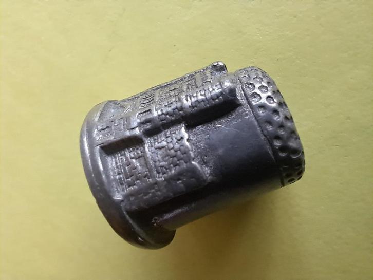 Tinnen vingerhoed, Antiek en Kunst, Curiosa en Brocante, Ophalen of Verzenden