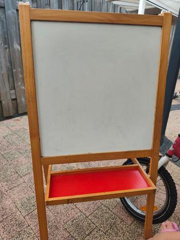 Kinder bord beschikbaar voor biedingen