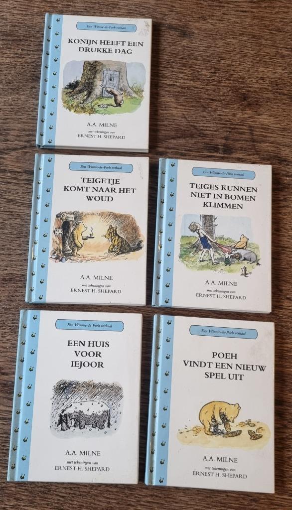 Winnie de Poeh 5 kleine boekjes hardcover, Verzamelen, Disney, Zo goed als nieuw, Overige typen, Winnie de Poeh of vrienden, Ophalen of Verzenden
