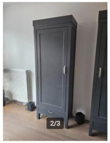Prachtige grijze (servies)kasten - 2x beschikbaar voor biedingen