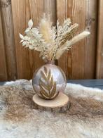 Kerstbal met droogbloemen en gouden bladdecoratie, Huis en Inrichting, Overige kleuren, Ophalen of Verzenden, Minder dan 50 cm
