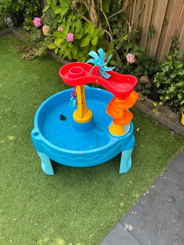 Watertafel blauw beschikbaar voor biedingen