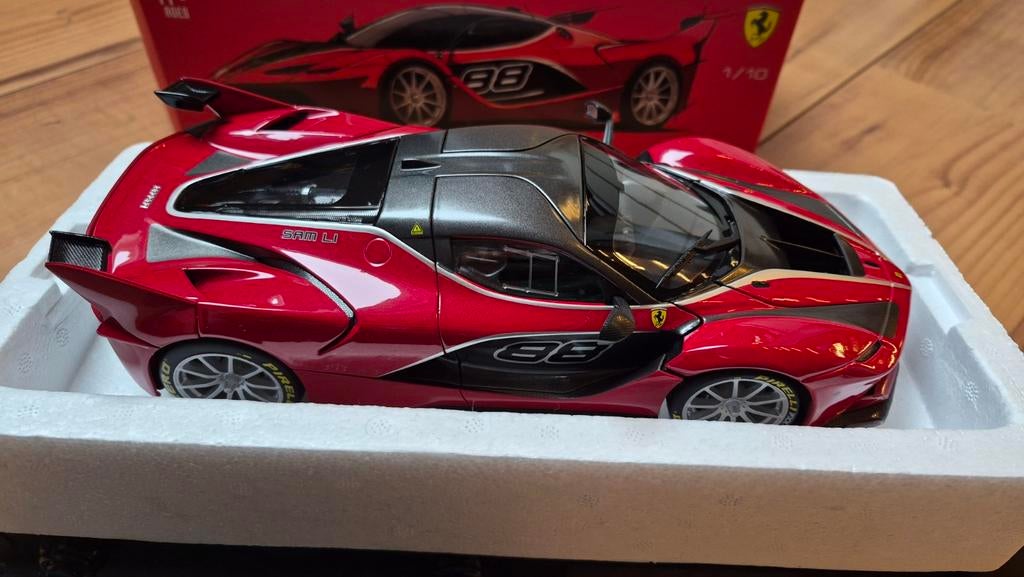 Ferrari FFXK 1/18 Bburago Signature, Ophalen of Verzenden, Zo goed als nieuw, Auto, Bburago
