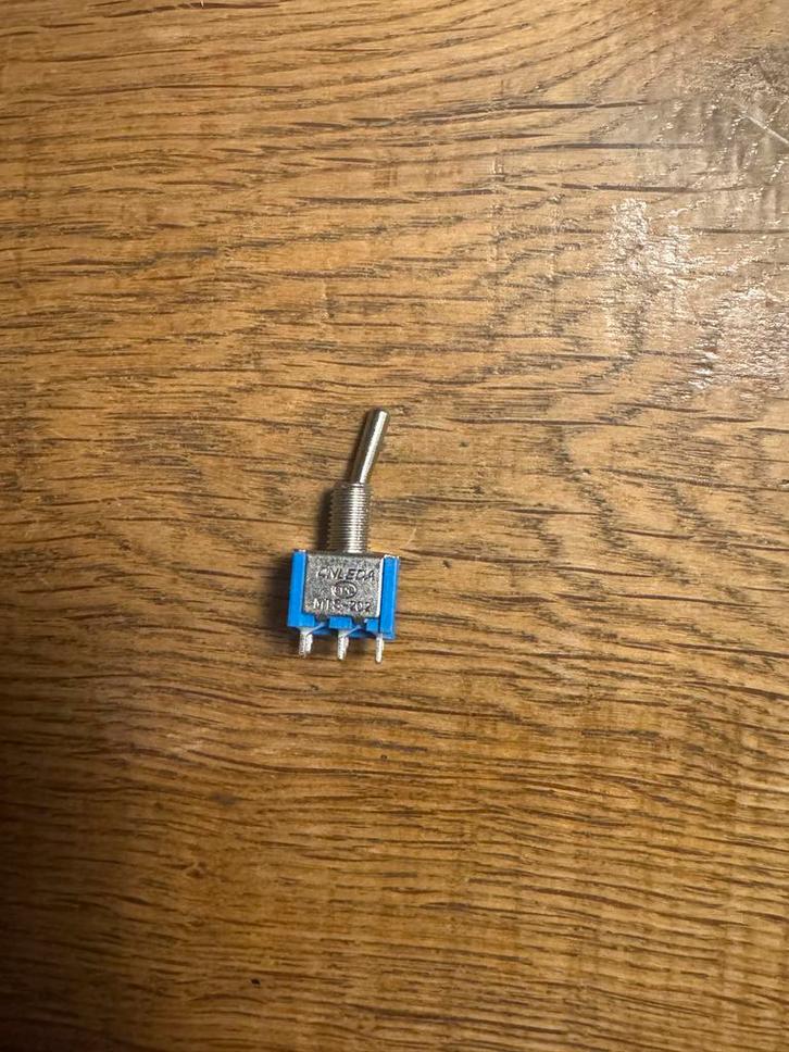 MTS-202 Miniatuur Hendelschakelaars ON-ON - 30 stuks, Muziek en Instrumenten, Versterkers | Bas en Gitaar, Ophalen