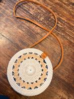 Rieten Schoudertasje met Blauwe Voering, Sieraden, Tassen en Uiterlijk, Tassen | Damestassen, Ophalen of Verzenden, Zo goed als nieuw