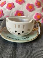 Kop en schotel poes snuggle days, Huis en Inrichting, Keuken | Servies, Nieuw, Ophalen of Verzenden, Overige stijlen, Kop(pen) en/of Schotel(s)