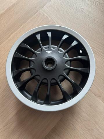 Vespa sprint achtervelg NIEUWE beschikbaar voor biedingen