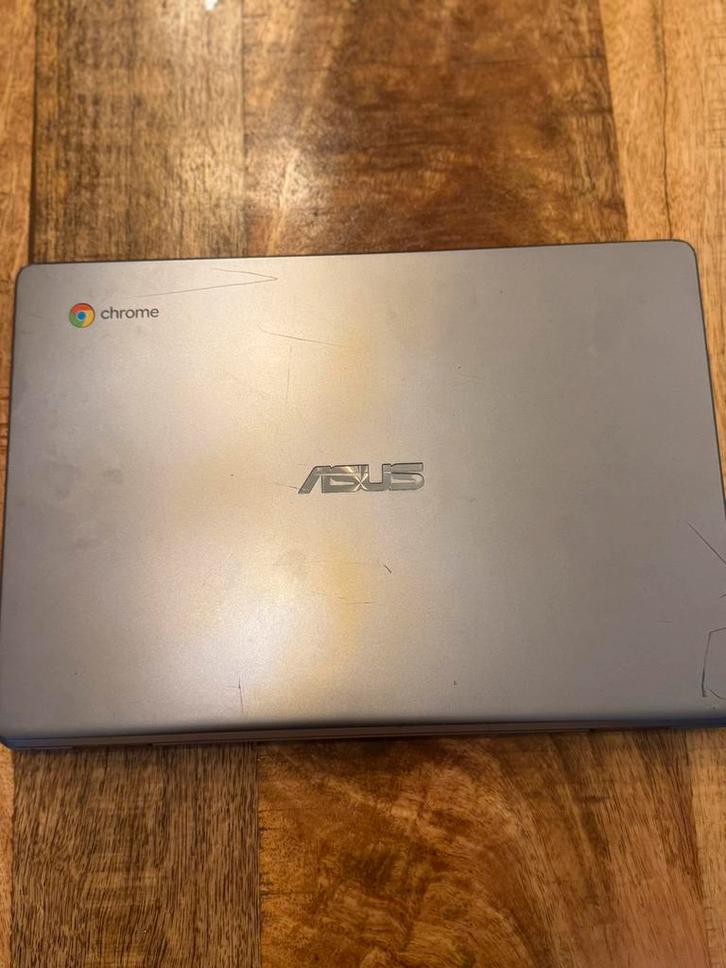 Laptop ASUS Chromebook C223NA kleur is Zilvergrijs, Computers en Software, Laptop-opladers, Zo goed als nieuw, Ophalen