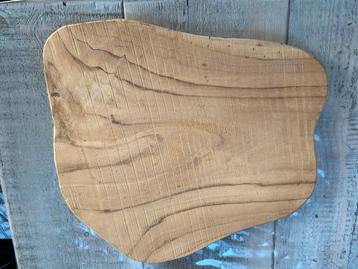 Teak houten plateau beschikbaar voor biedingen