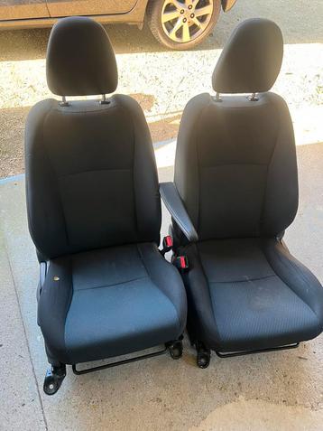 Toyota yaris voorstoelen beschikbaar voor biedingen