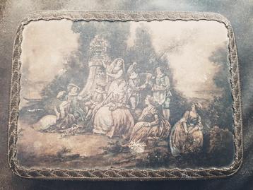 Oud boudoir doosje beschikbaar voor biedingen