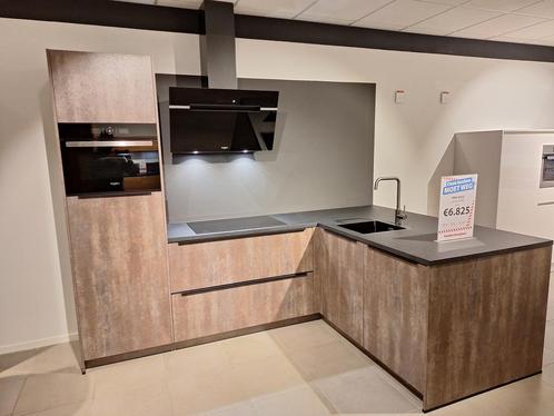 Mooie Showroom keuken met wijnklimaatkast, Huis en Inrichting, Keuken | Complete keukens, Nieuw, Overige typen, Overige kleuren