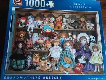 Een kast vol Poppen Kittens Beren. Poppenkast, poezenkabinet beschikbaar voor biedingen