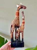 Vintage handgemaakt houten giraffe beeld met jong, Antiek en Kunst, Ophalen of Verzenden
