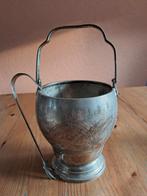 IJsblokjes emmer met ijsknijper., Ophalen