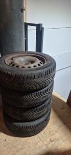 peugeot winterbanden op velg 205 55 r16, Ophalen, 16 inch, Banden en Velgen, 205 mm
