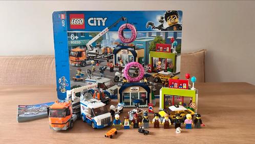 LEGO City 60233 Donut Shop Opening – Compleet Doos & Boekjes, Kinderen en Baby's, Speelgoed | Duplo en Lego, Zo goed als nieuw