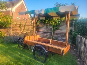 Te koop antieke bakfiets met luifel beschikbaar voor biedingen