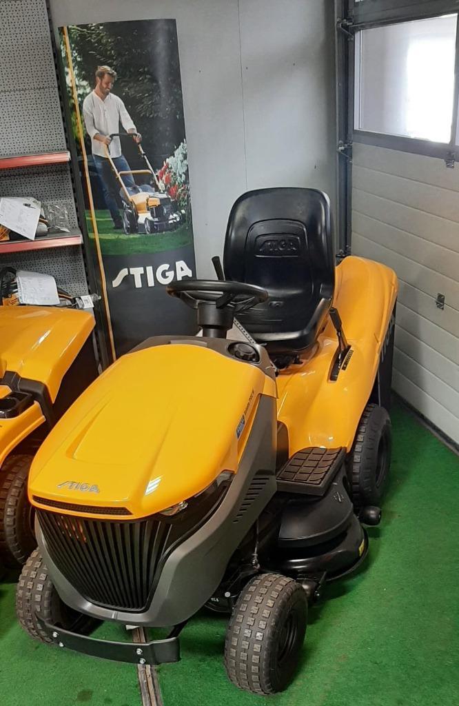 Stiga Estate 7102W Zitmaaier 2 Cilinder, Tuin en Terras, Zitmaaiers, Nieuw, 90 tot 120 cm, Elektrische starter, Opvangzak, Opvangbak